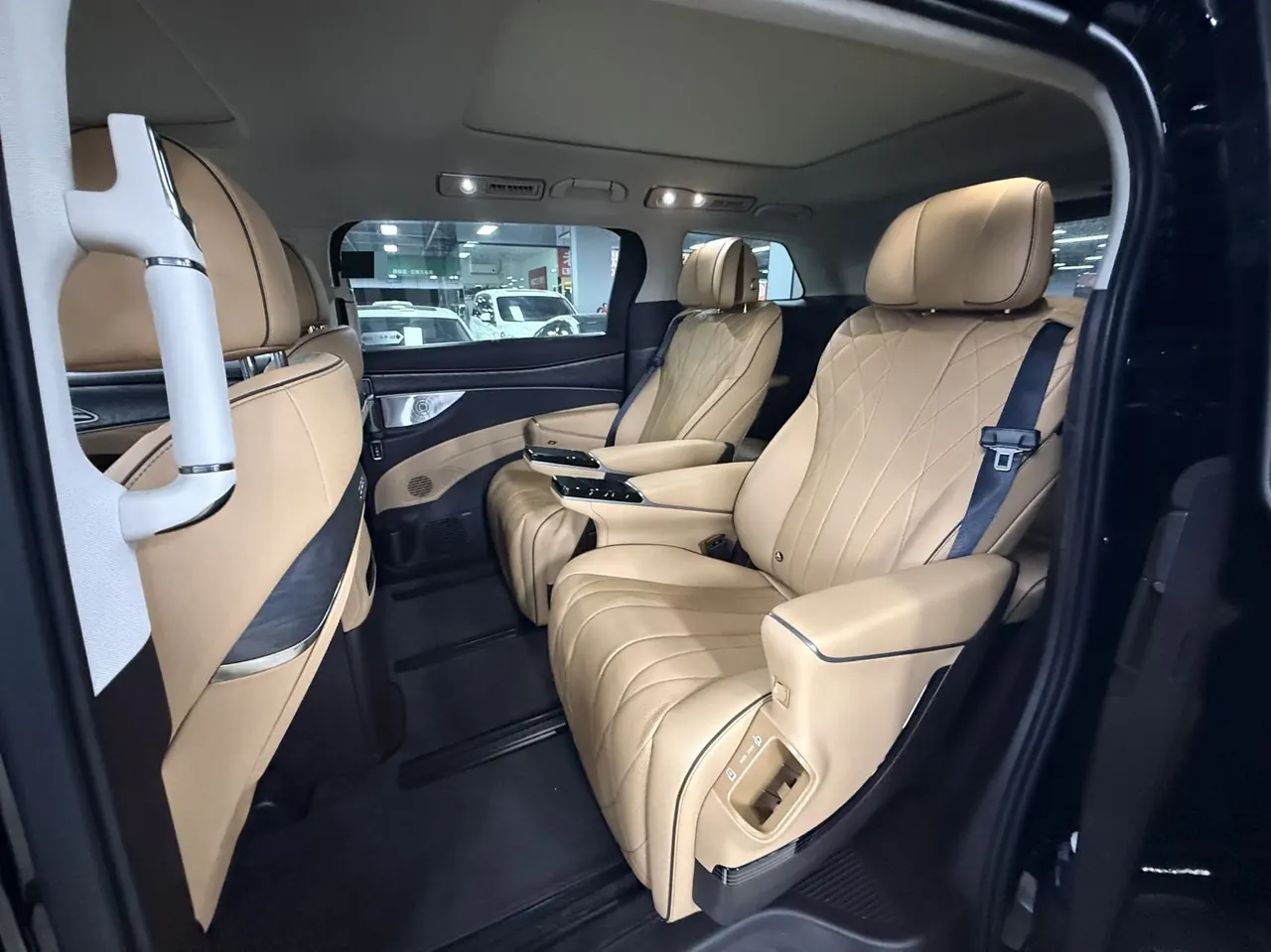 Denza 2024 Denza D9 DM-i 1.5T stepless 970 luxury automatic gear 2