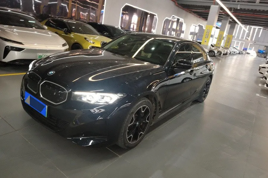 Open image lightbox: BMW 2024 i3 eDrive 40 L obsidian night sports suit automatic gear