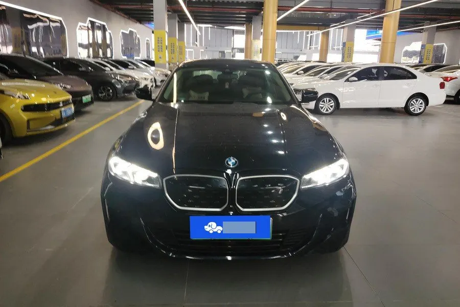 BMW 2024 i3 eDrive 40 L obsidian night sports suit automatic gear 3