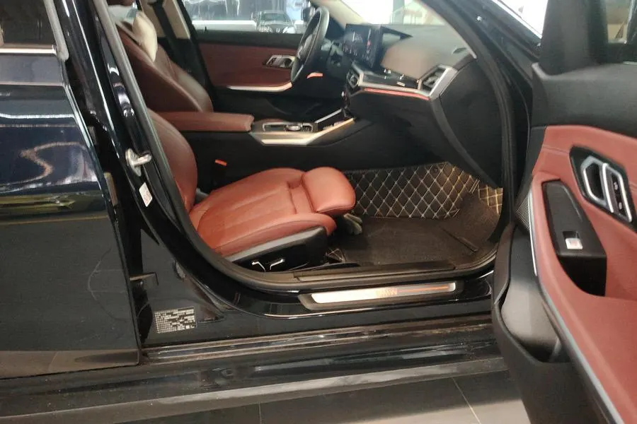 BMW 2024 i3 eDrive 40 L obsidian night sports suit automatic gear 9