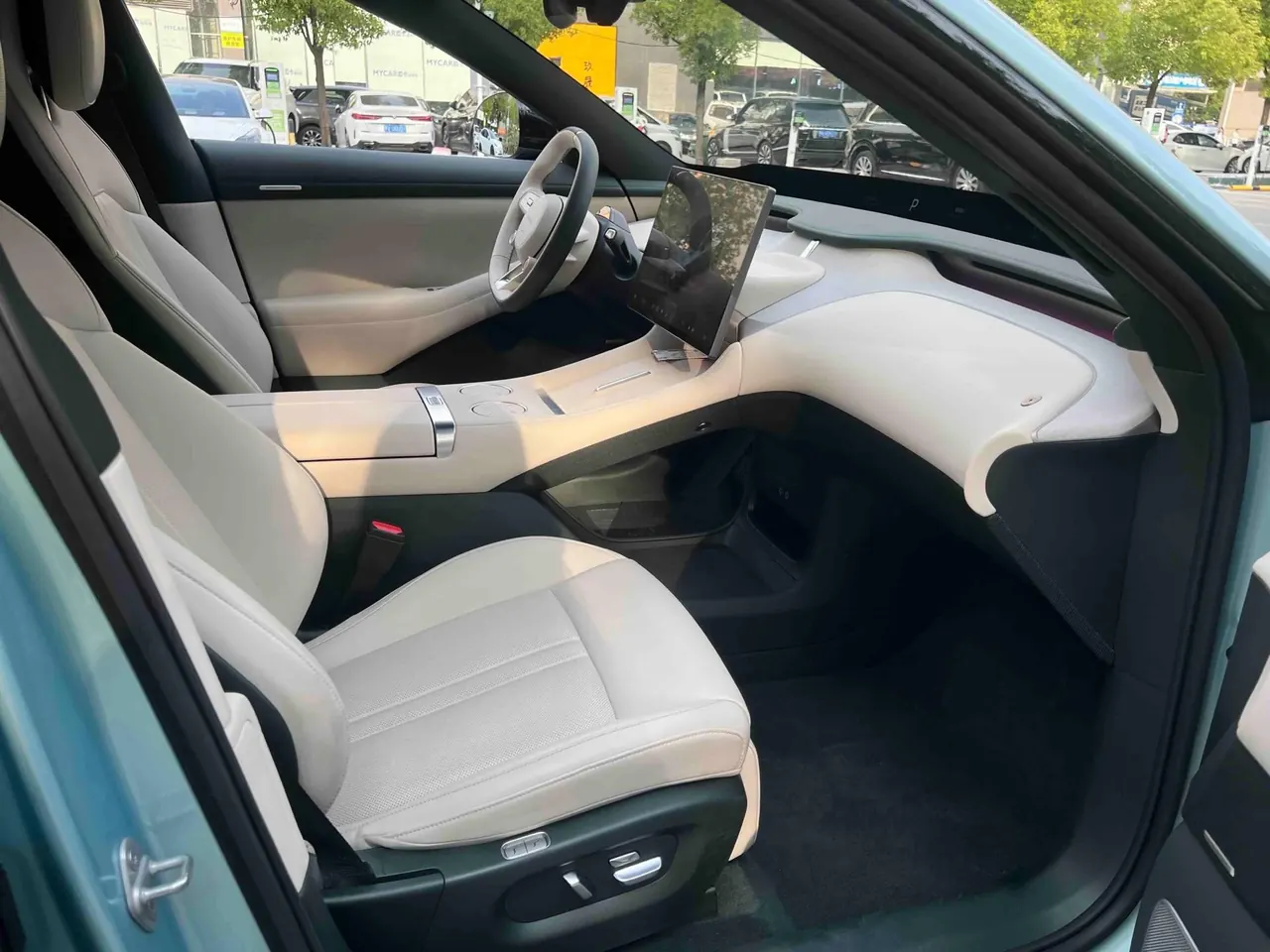 MI 2025 YU7 Long Endurance Four-wheel Drive Pro Edition Automatic Gear 2