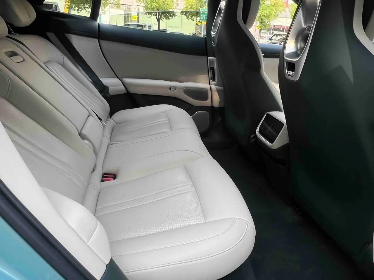 MI 2025 YU7 Long Endurance Four-wheel Drive Pro Edition Automatic Gear 3