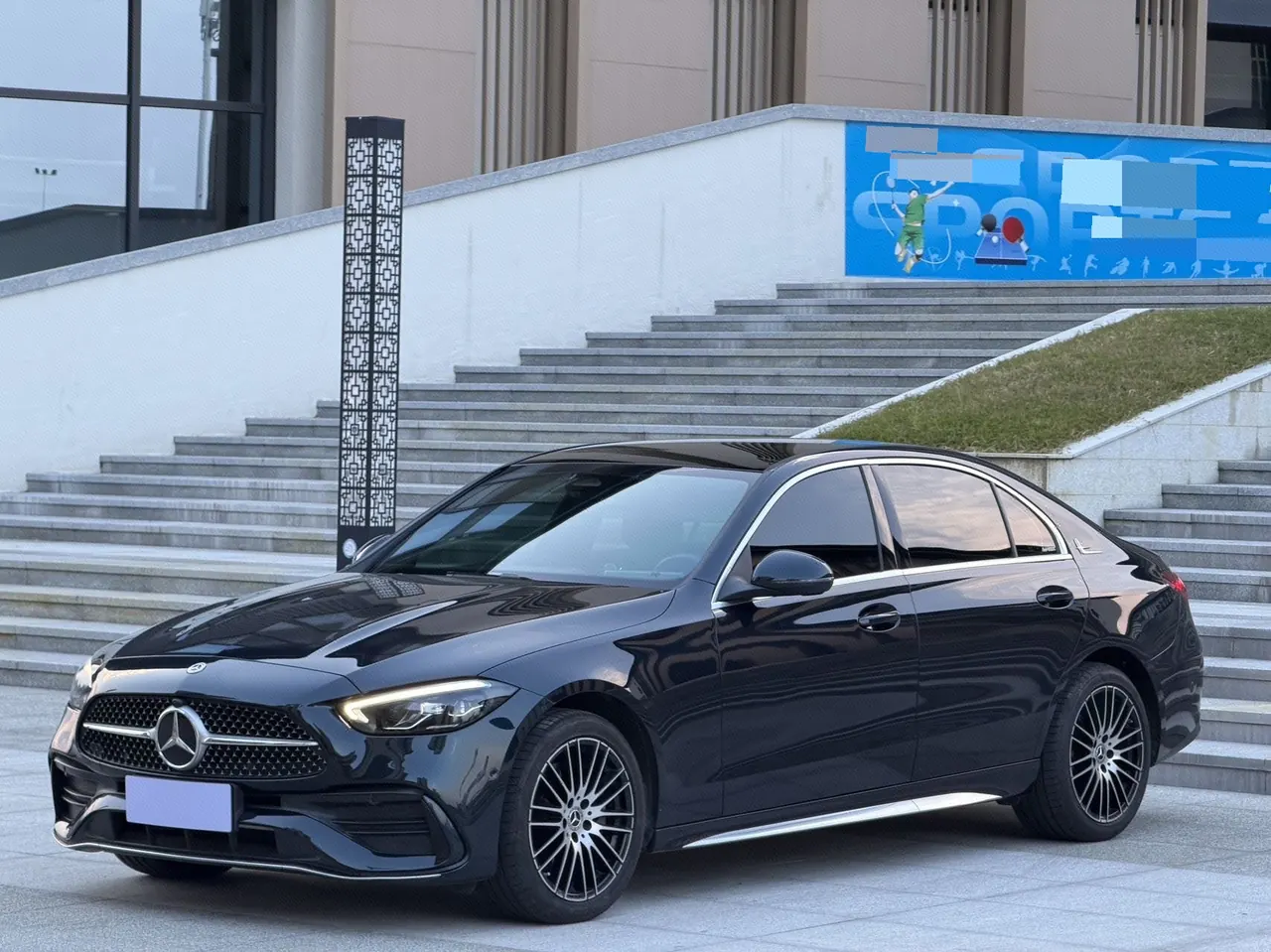 Открыть галерею: Mercedes Benz Class C 2023 C 260 L 48V 1.5T Sports Edition Automatic Gear