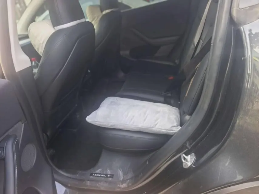 Tesla 2024 Model Y long endurance all-wheel drive version automatic transmission 2