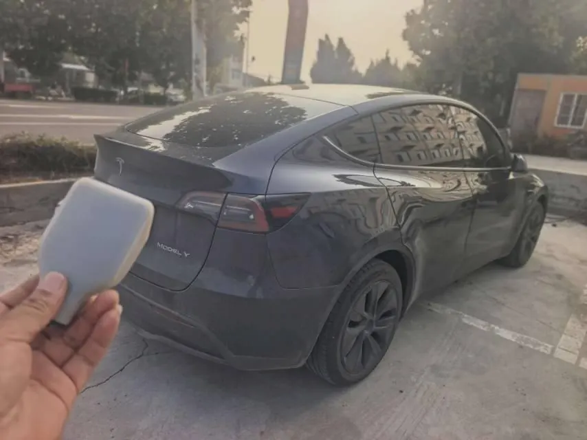 Tesla 2024 Model Y long endurance all-wheel drive version automatic transmission 3