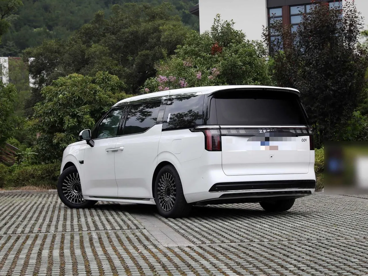 Zeekr 2024 Zeekr 009 seven-seat aisle version four-wheel drive 108kWh automatic gear 3