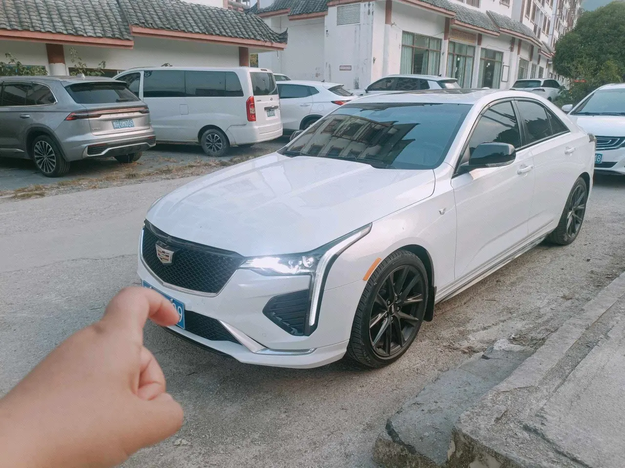 Open image lightbox: Cadillac 2020 CT4 2.0T 28T fashion automatic gear