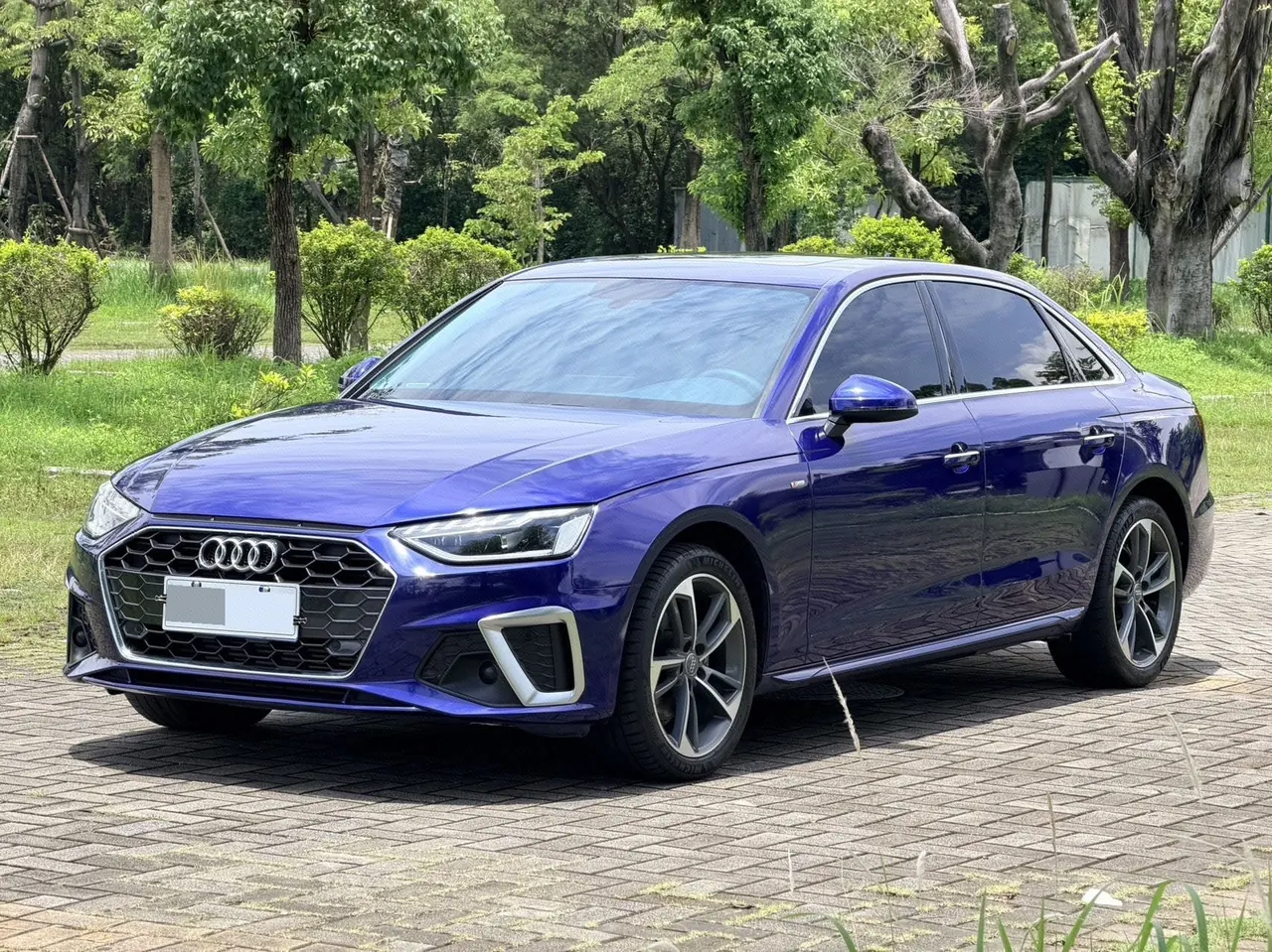 Открыть галерею: Audi 2020 A4L 2.0TFSI 40TFSI Fashion Dynamic Automatic