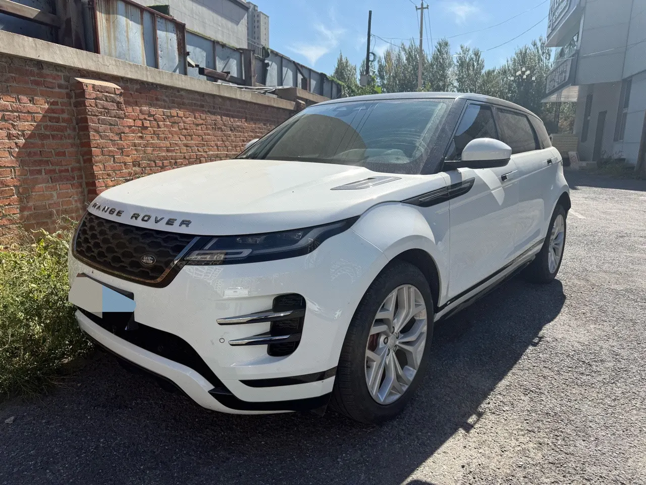 Открыть галерею: Land Rover 2021 Range Rover Aurora L 48V 2.0T 200PS R-Dynamic Standard Elite Automatic Gear