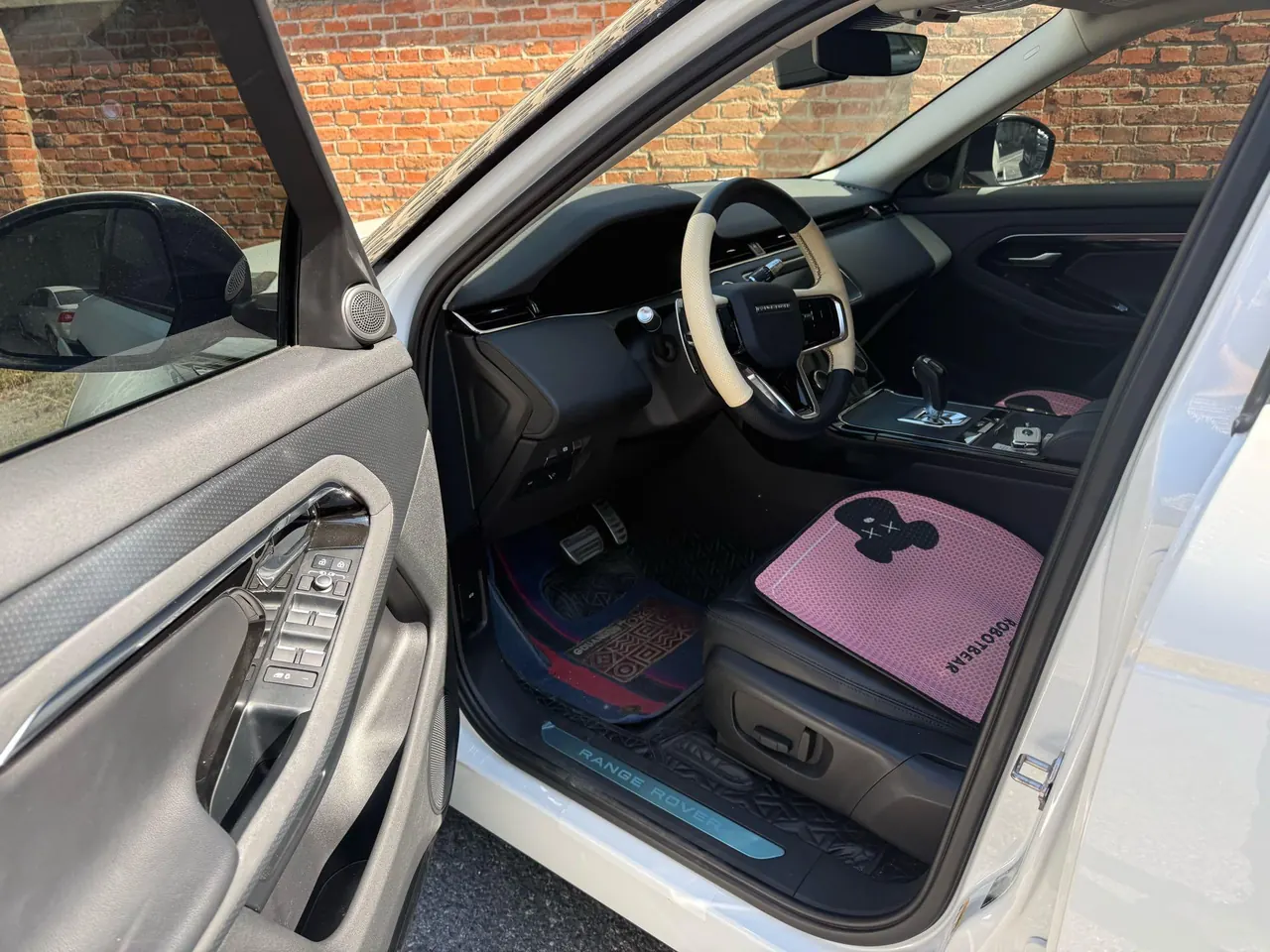 Land Rover 2021 Range Rover Aurora L 48V 2.0T 200PS R-Dynamic Standard Elite Automatic Gear 2