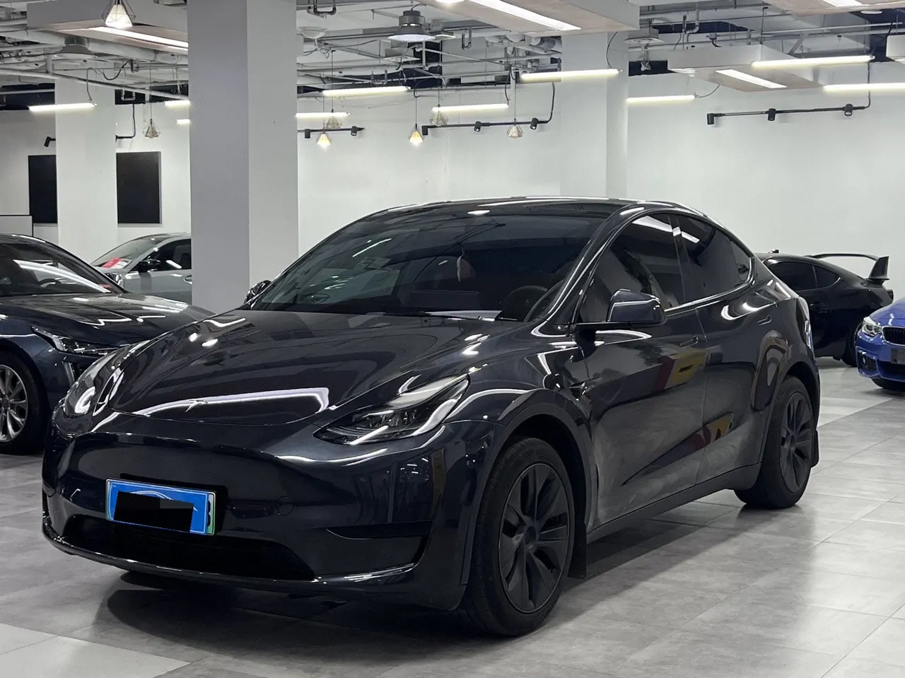 打开图片灯箱：Tesla 2024 Model Y rear-wheel drive version automatic transmission
