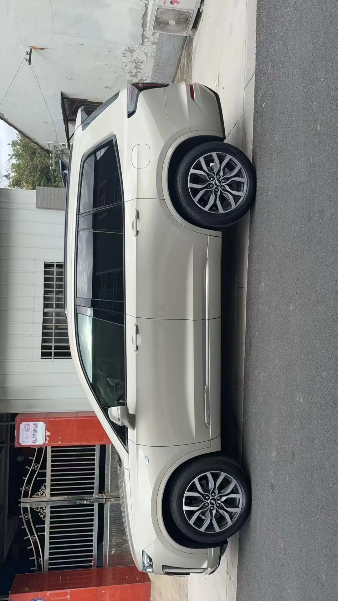 Cadillac 2021 XT6 2.0T 28T 6-seat four-wheel drive platinum sports version automatic gear 3