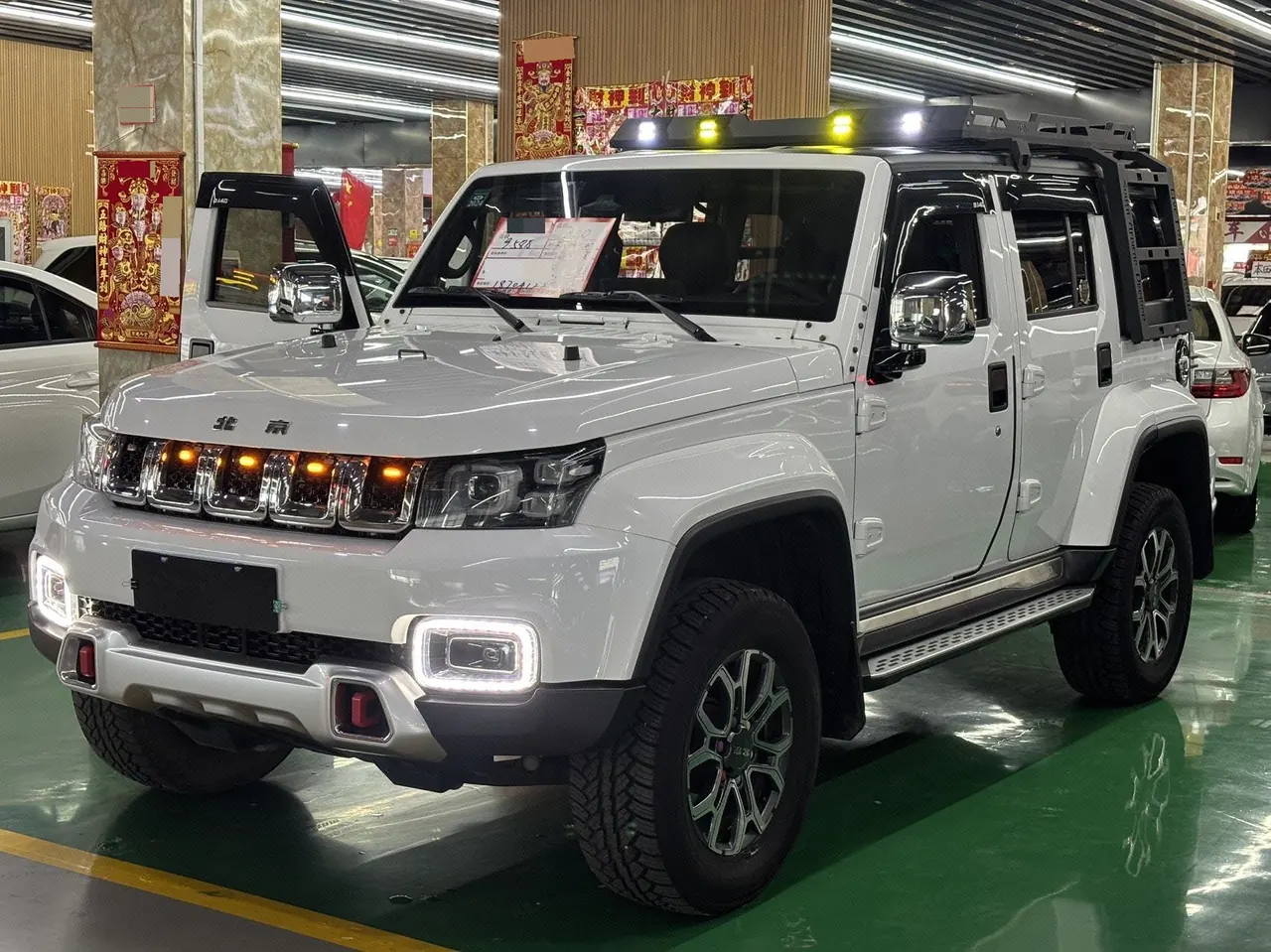 Открыть галерею: Beijing 2021 BJ40 2.0T four-wheel drive blade hero version chivalrous automatic gear