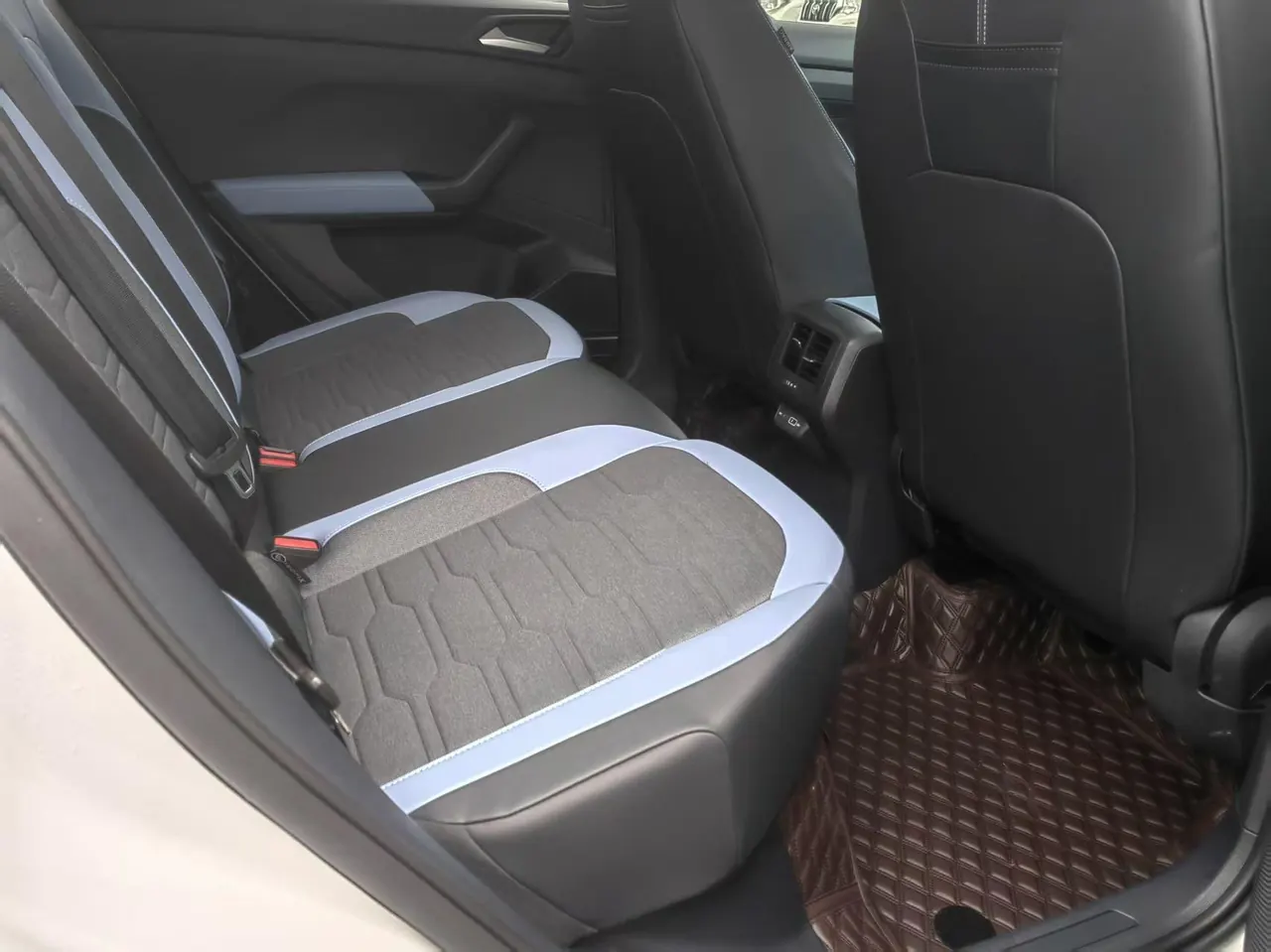 Volkswagen 2025 Tuyue Xinrui 1.5TSI 300TSI Sharp Edition Automatic Gear 4