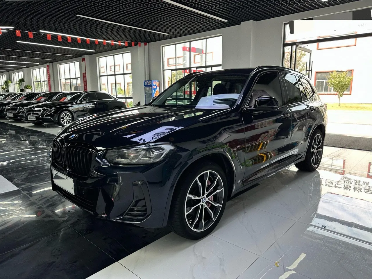 Открыть галерею: BMW 2022 X3 xDrive30i 2.0T Leading M Obsidian Night Suit Automatic Gear
