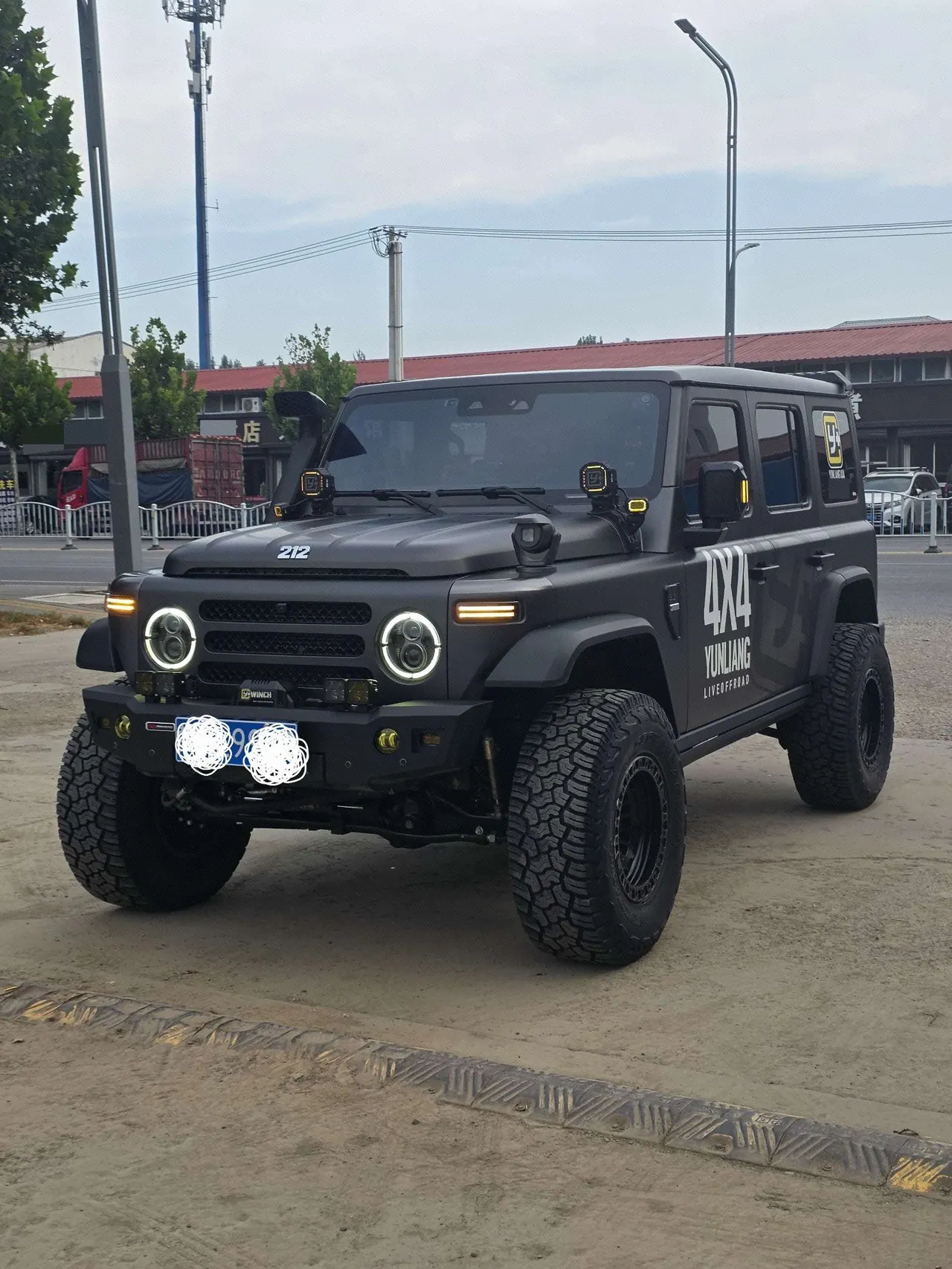 Открыть галерею: 212 2024 T01 2.0T Explorer Automatic