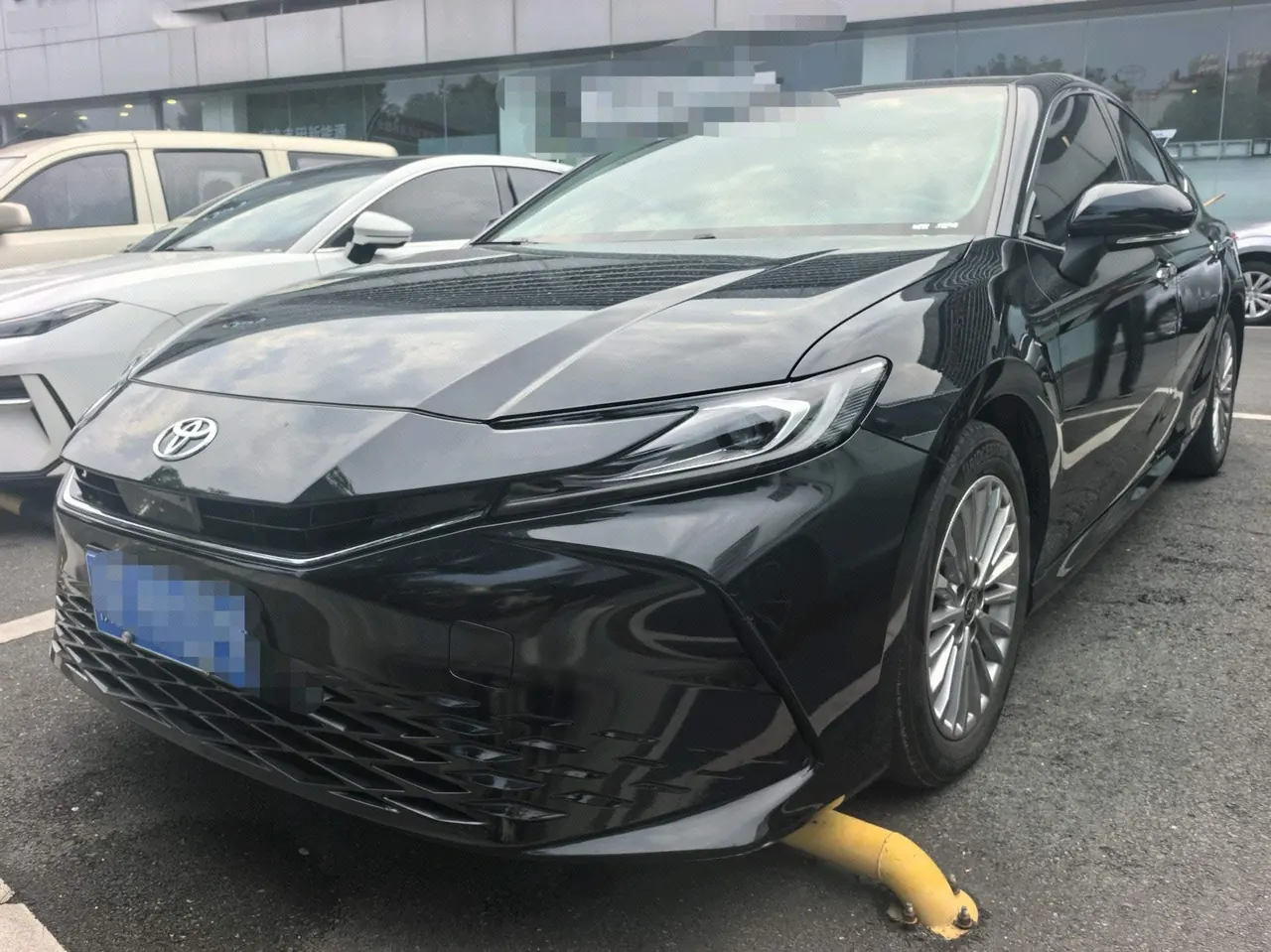 Open image lightbox: Toyota 2024 Camry 2.0GVP Stepless Deluxe Edition Automatic Transmission