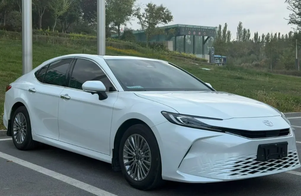 Toyota 2026 Camry Dual Engine 2.0HGVP Stepless Deluxe Automatic Gear 3