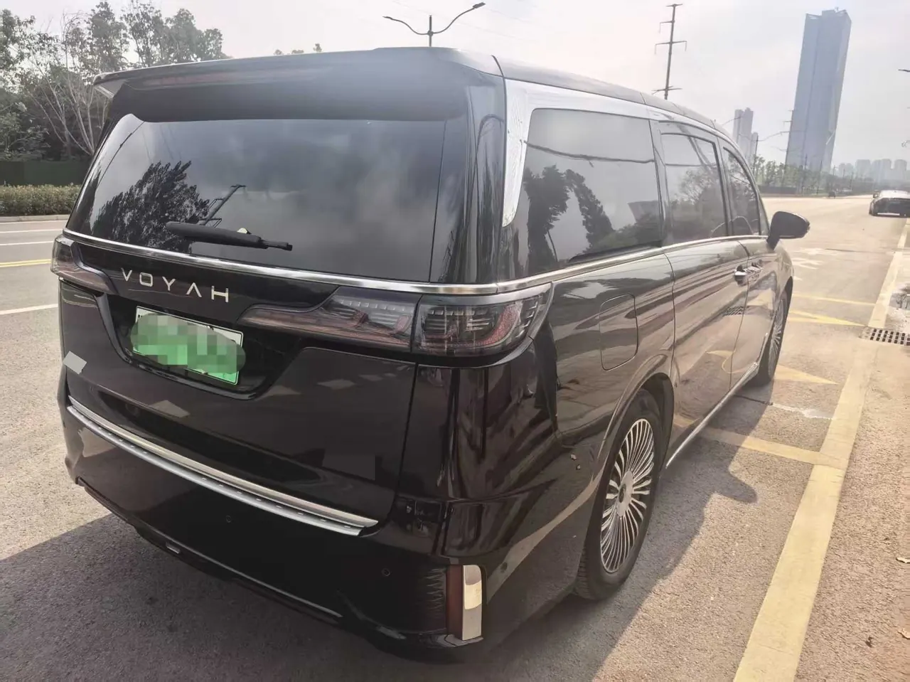 Voyah 2024 dreamers PHEV 1.5T long endurance flagship automatic gear 2