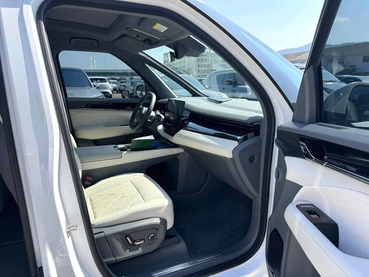 Zeekr 2024 Zeekr 009 7-seat aisle version 108kWh automatic gear 6