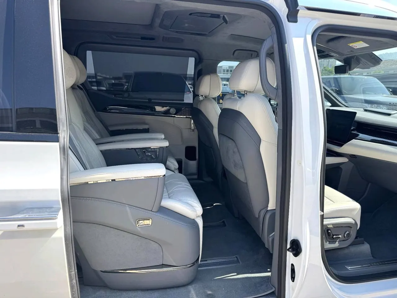 Zeekr 2024 Zeekr 009 7-seat aisle version 108kWh automatic gear 7