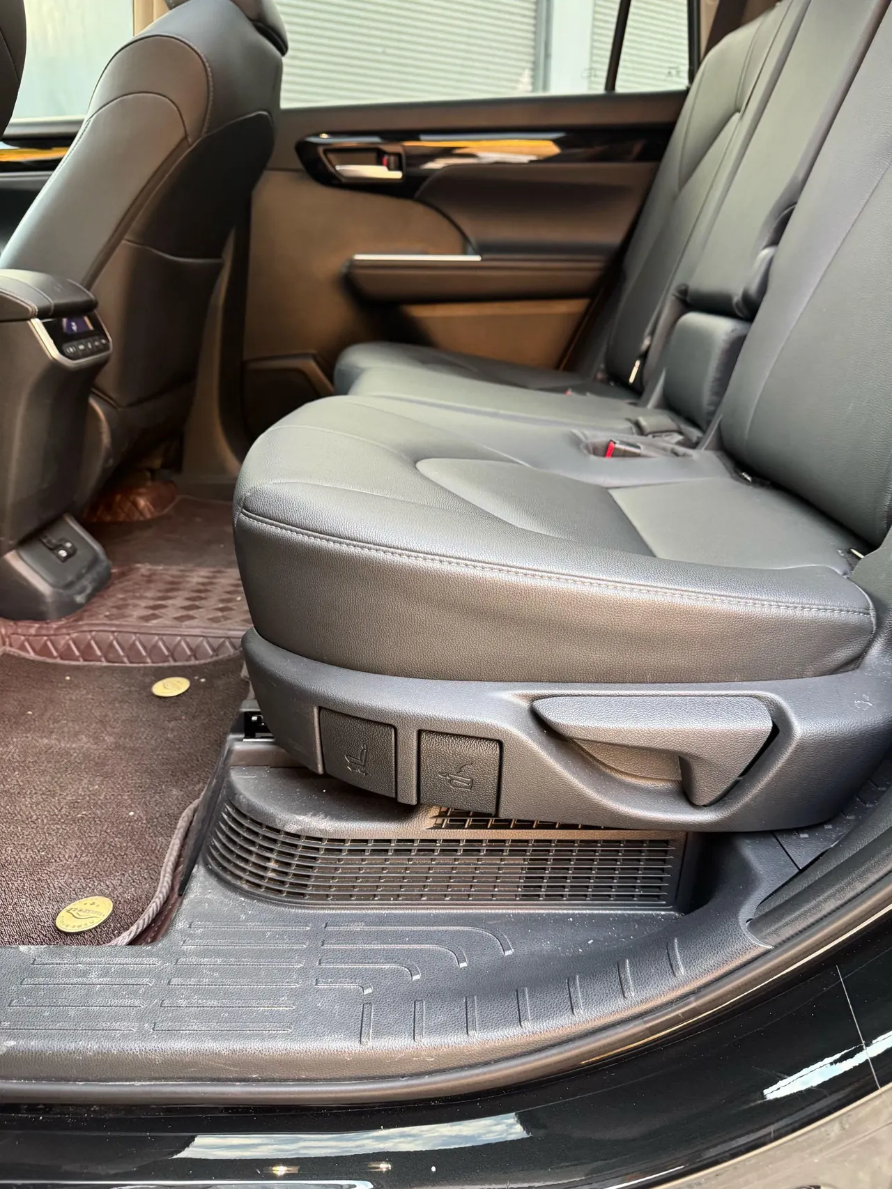 Toyota 2024 Highlander Dual Engine 2.5 Stepless Intelligent Electric Hybrid Four-wheel Drive Deluxe Edition 7-seat Automatic Transmission 17