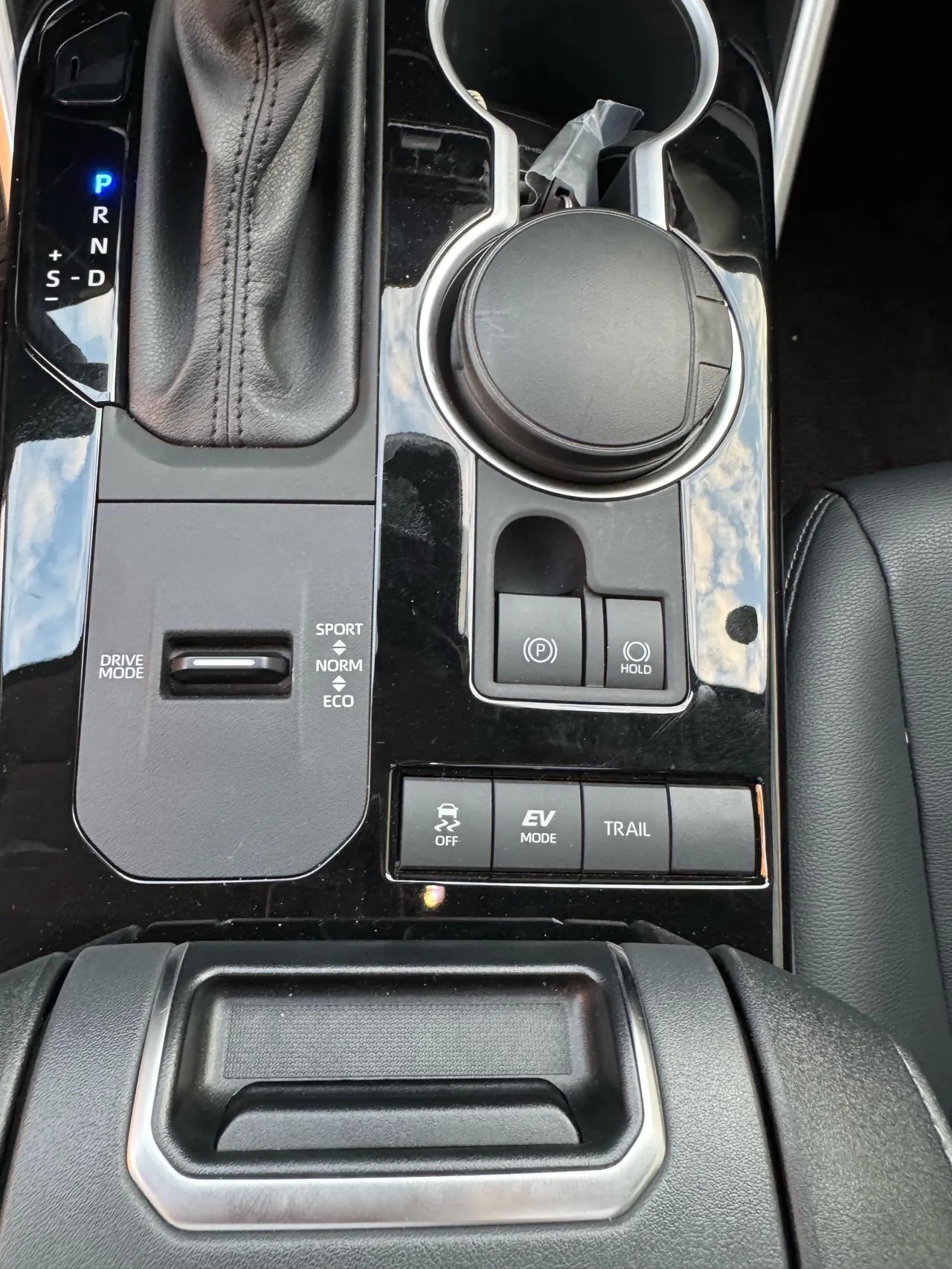 Toyota 2024 Highlander Dual Engine 2.5 Stepless Intelligent Electric Hybrid Four-wheel Drive Deluxe Edition 7-seat Automatic Transmission 8