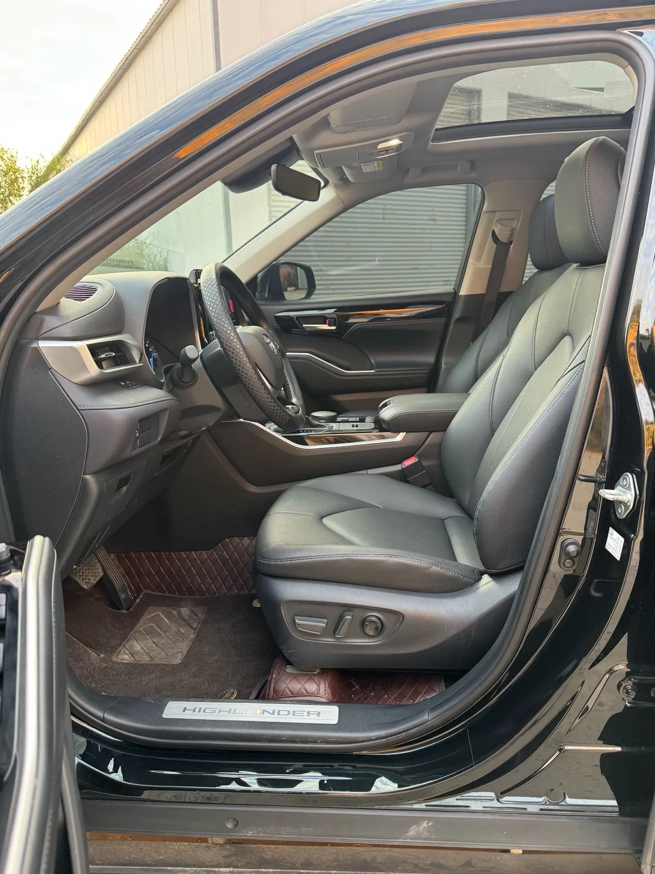 Toyota 2024 Highlander Dual Engine 2.5 Stepless Intelligent Electric Hybrid Four-wheel Drive Deluxe Edition 7-seat Automatic Transmission 9