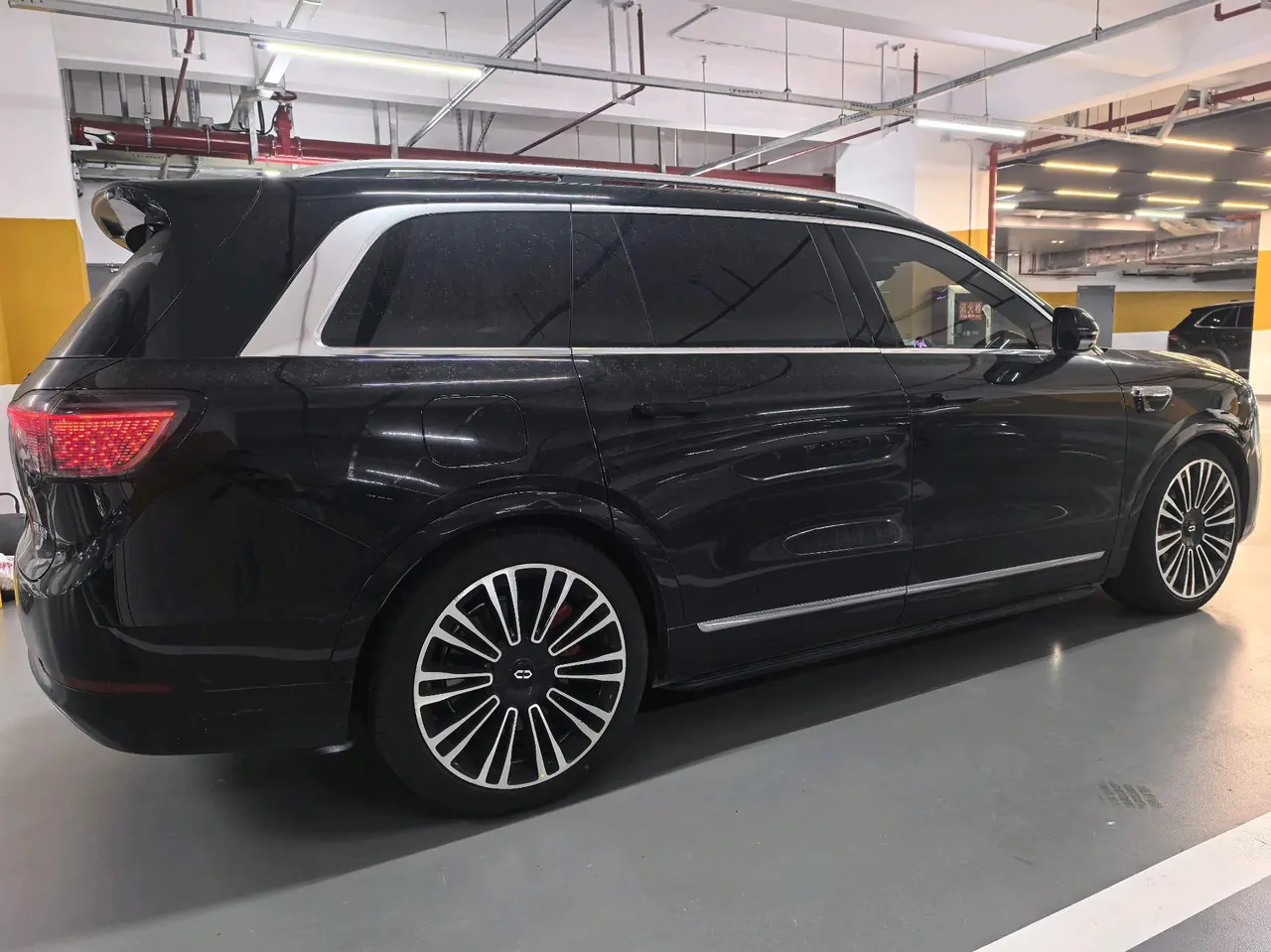 AITO 2025 AITO M9 extended range Ultra version 52kWh6 seat version automatic gear 5
