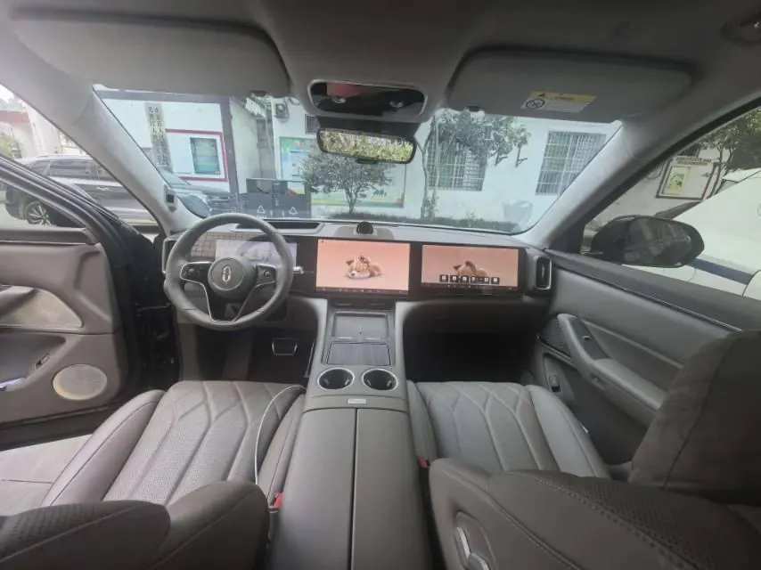 AITO 2025 AITO M8 Max 6-seat four-wheel drive version automatic gear 3
