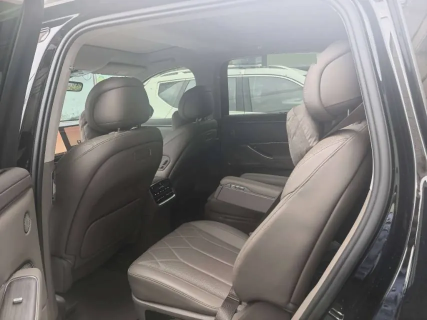 AITO 2025 AITO M8 Max 6-seat four-wheel drive version automatic gear 5