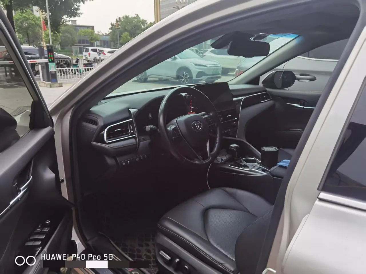 Toyota 2021 Camry 2.5G Deluxe Edition Automatic Gear 3