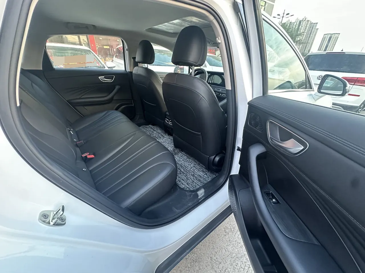 Roewe 2025 D7 DMH 1.5 World Championship Edition Automatic Gear 6