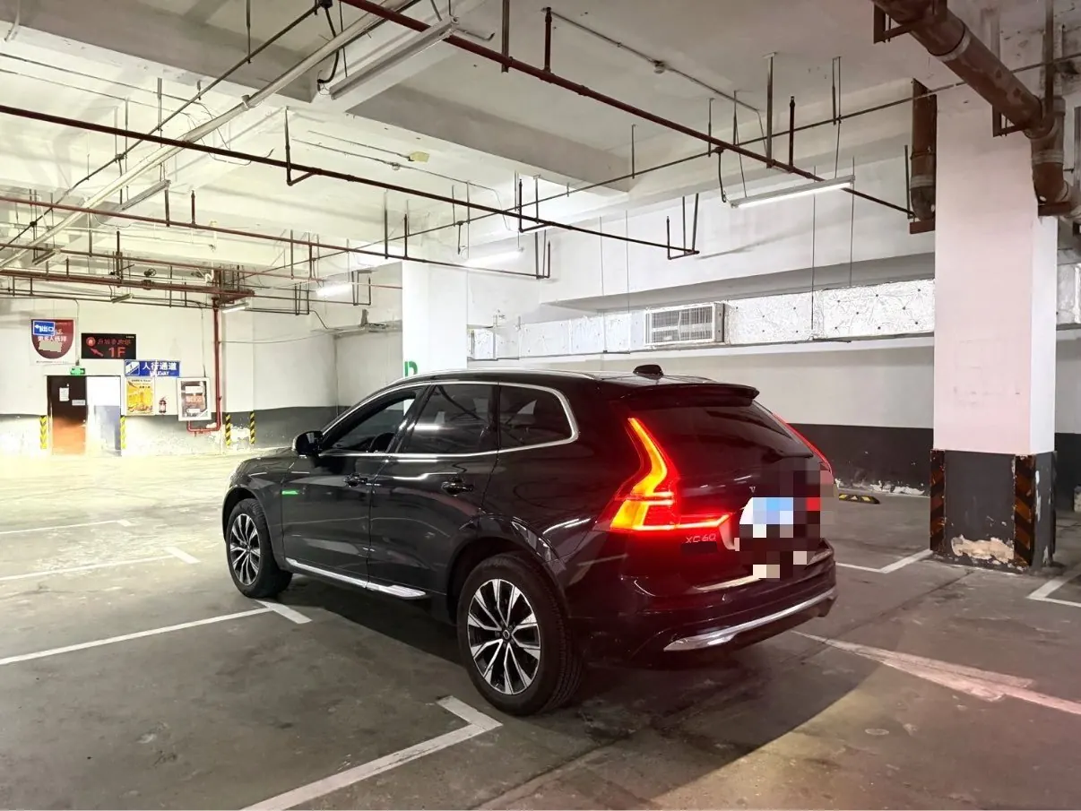 Volvo 2024 XC60 48V 2.0T B5 4-wheel drive Zhiyuan Deluxe Edition Automatic Gear 3