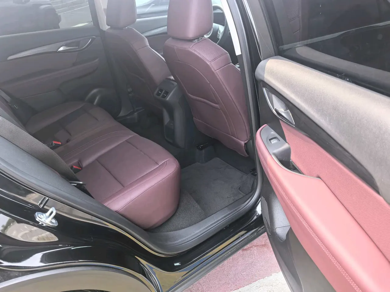 Buick 2026 Angkewei Plus 2.0T 28T Two-Drive Platinum Edition Automatic Gear 3