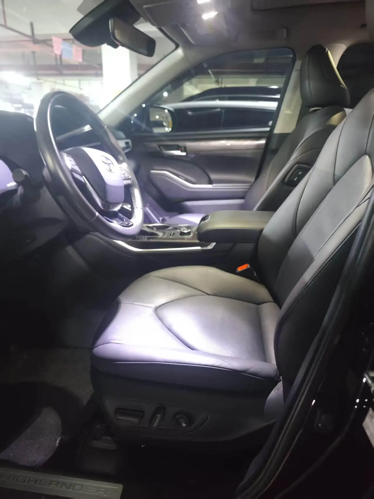 Toyota 2024 Highlander 2.0T 380T 4-wheel drive premium version 7-seat automatic gear 4
