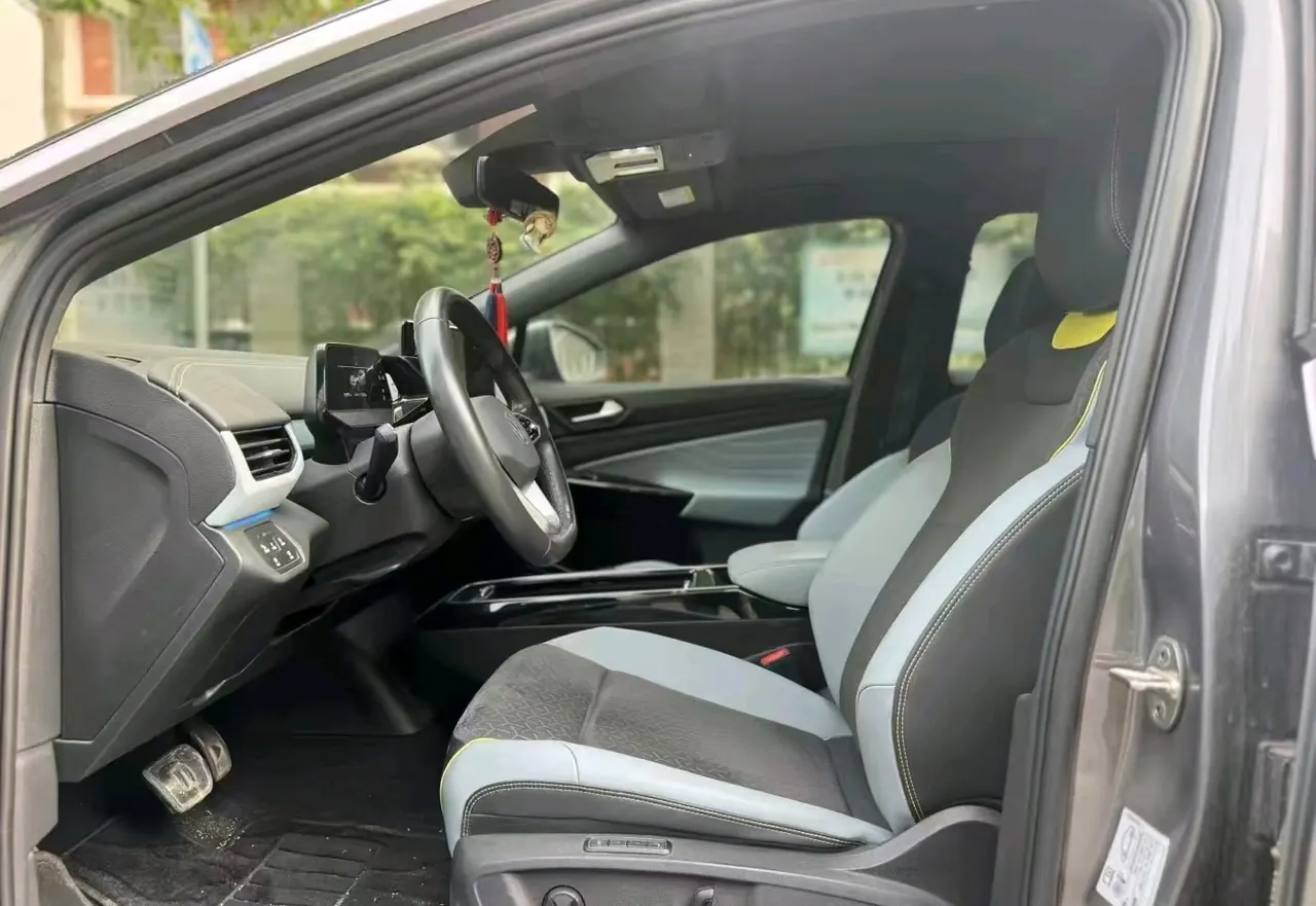 Volkswagen 2022 ID. 4 x Smart Long-Range Version, Automatic Transmission 2
