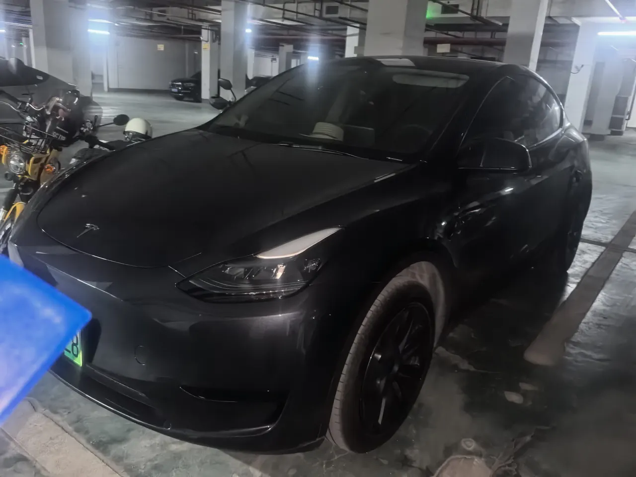 Open image lightbox: Tesla 2024 Model Y rear-wheel drive version automatic transmission