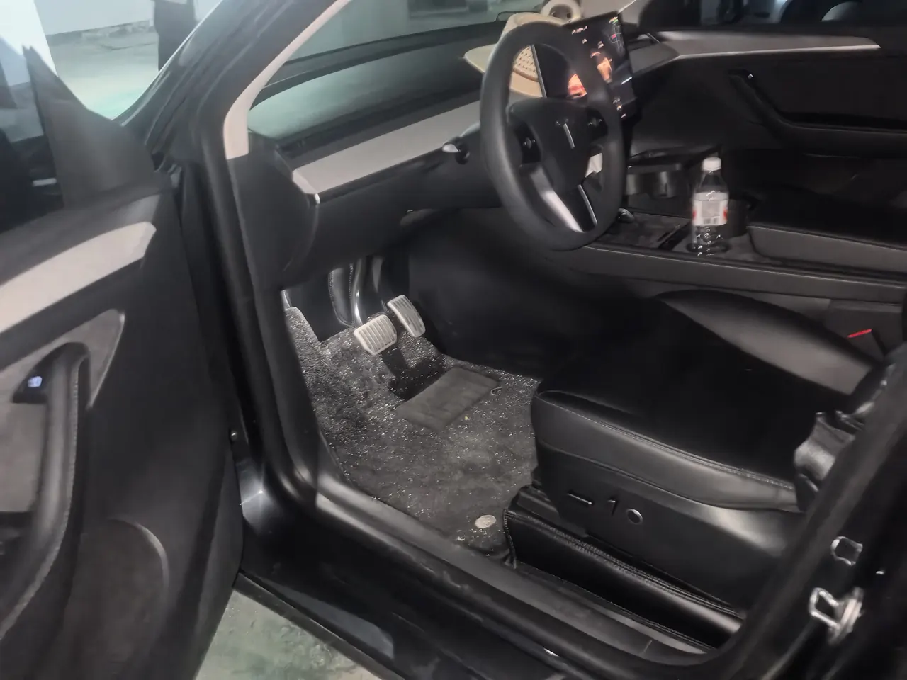 Tesla 2024 Model Y rear-wheel drive version automatic transmission 2