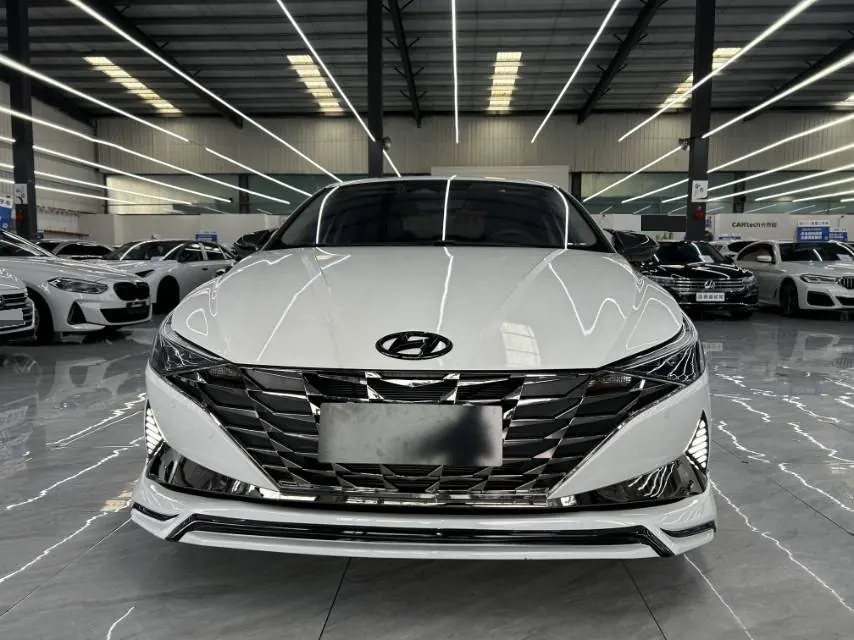 Hyundai 2022 Elantra -3-compartment 1.5 stepless LUX premium automatic gear 2