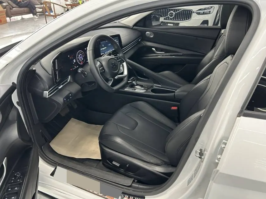 Hyundai 2022 Elantra -3-compartment 1.5 stepless LUX premium automatic gear 4