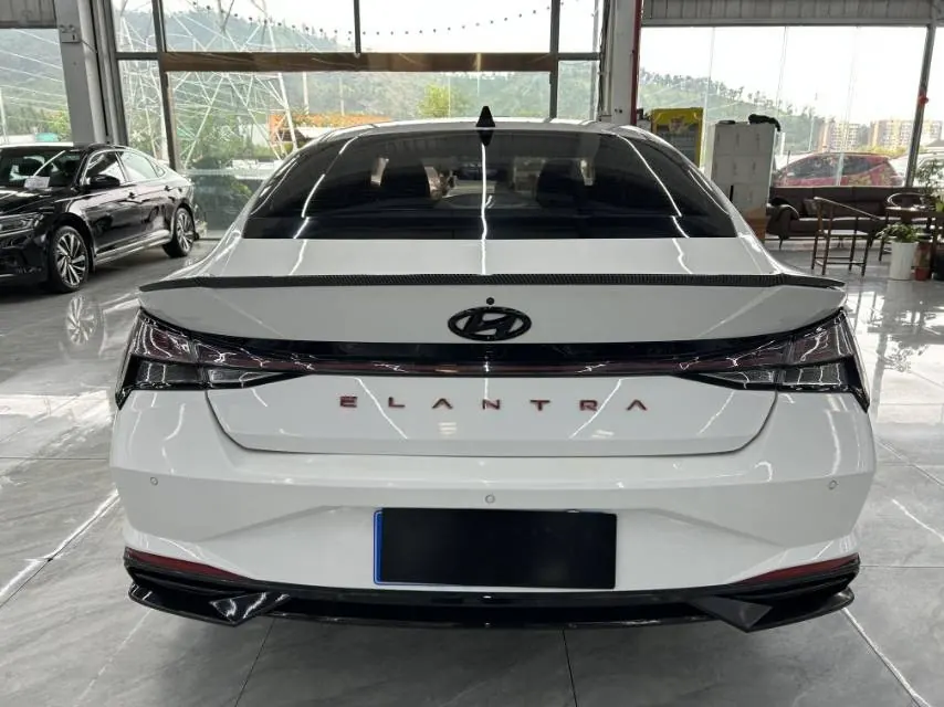Hyundai 2022 Elantra -3-compartment 1.5 stepless LUX premium automatic gear 8