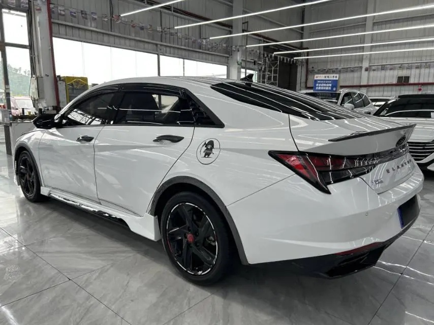 Hyundai 2022 Elantra -3-compartment 1.5 stepless LUX premium automatic gear 9