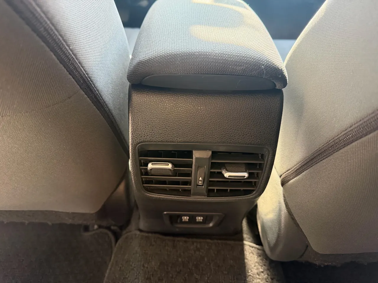 Toyota 2022 Corolla Double Engine 1.8 Stepless Pioneer Edition Automatic Gear 9