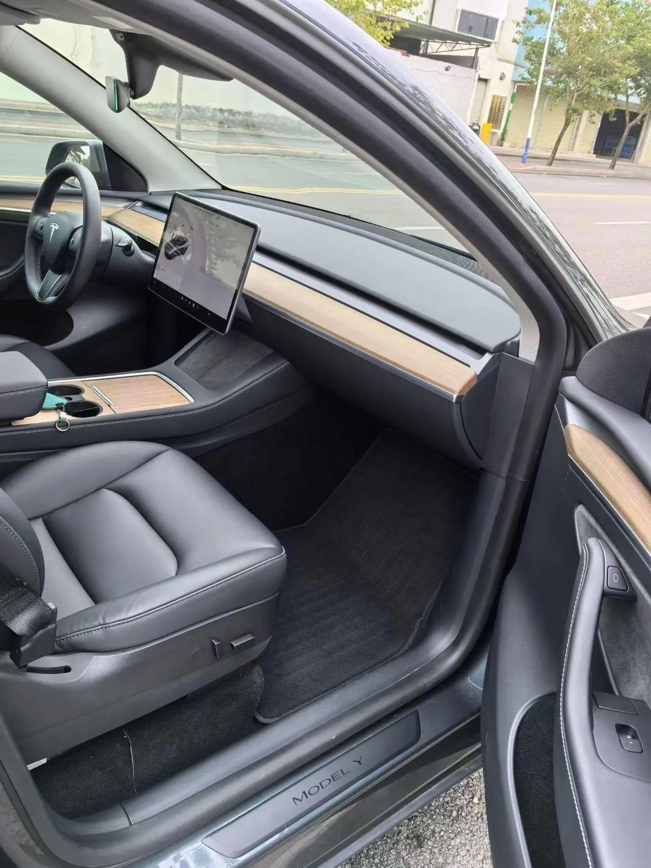 Tesla 2021 Model Y Standard Endurance Rear Drive Automatic Gear 3