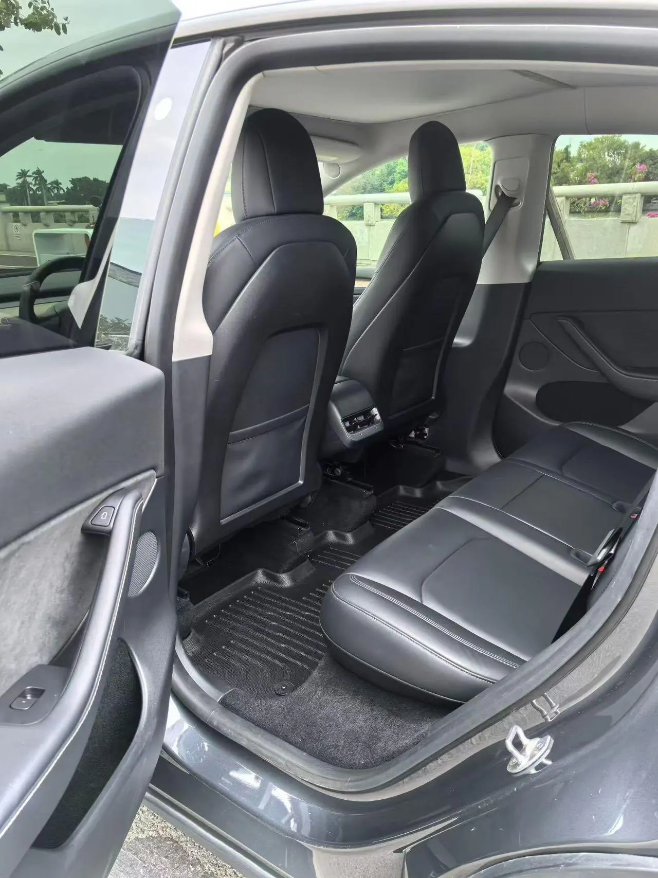 Tesla 2021 Model Y Standard Endurance Rear Drive Automatic Gear 4