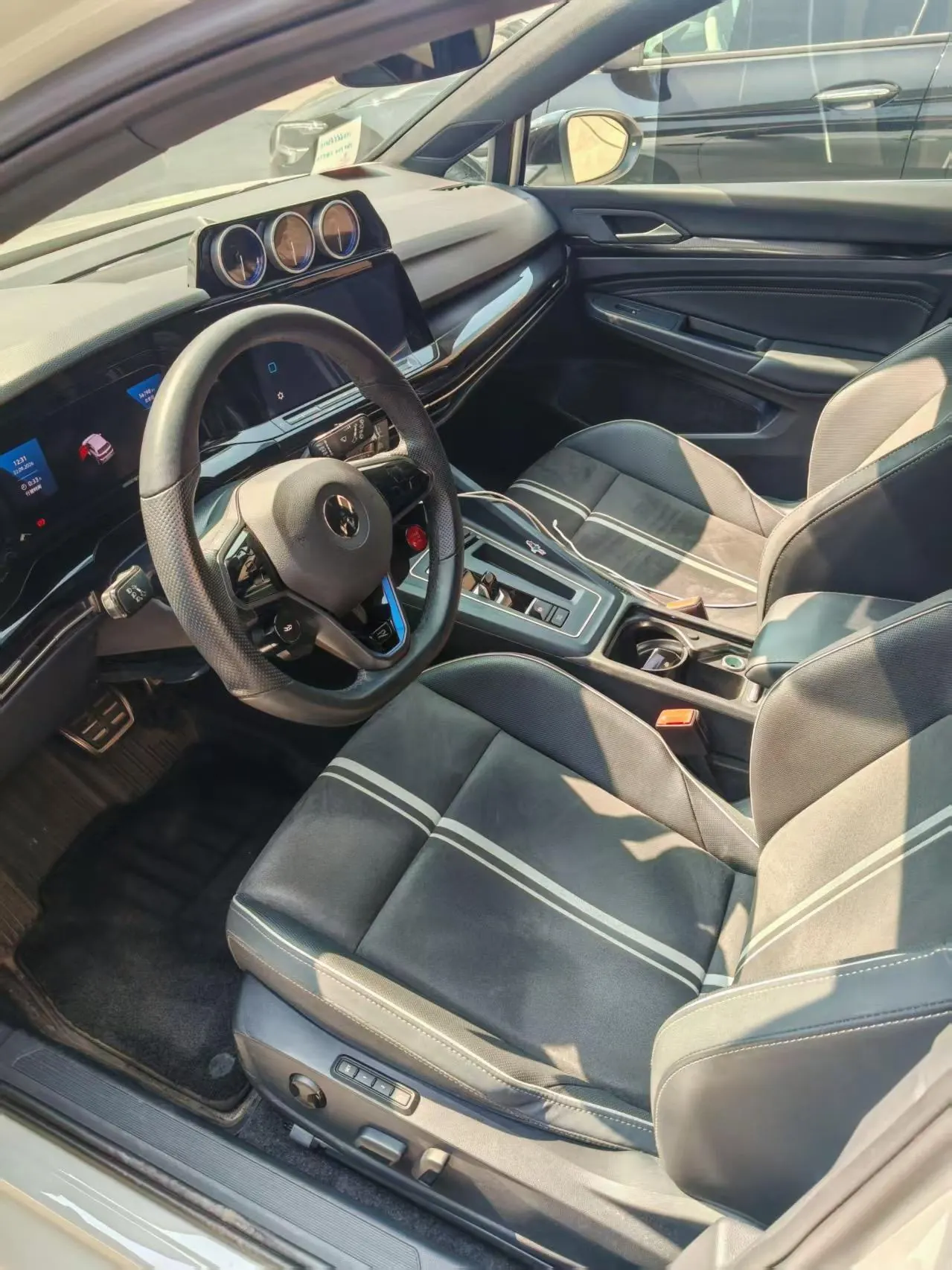 Volkswagen 2023 Golf 8 R-Line 1.4TSI 280TSI Lite (Modified) Automatic Gear 7