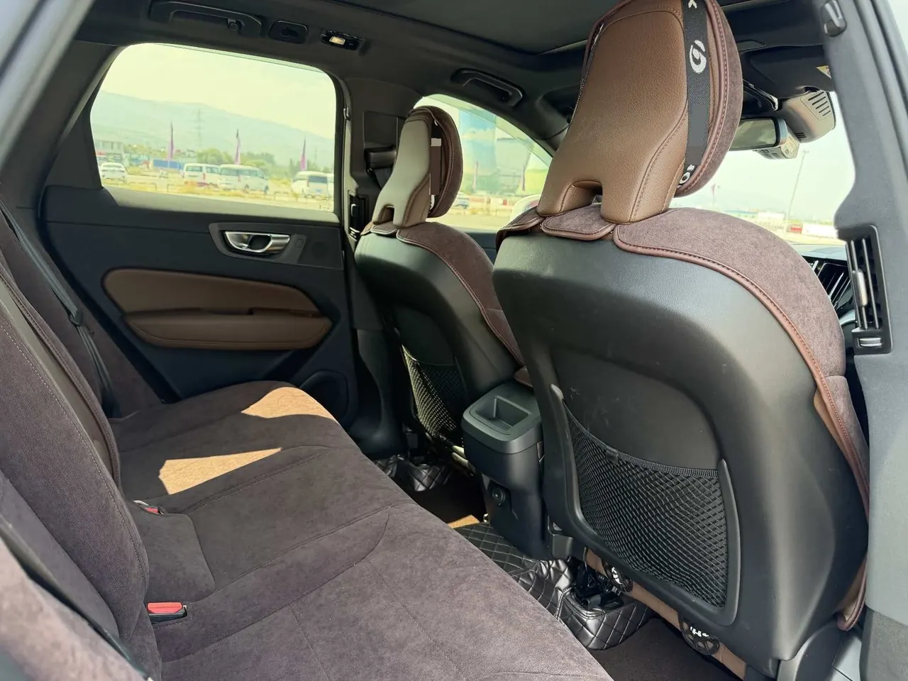Volvo 2025 XC60 48V 2.0T B5 4-wheel-drive Zhiyi Deluxe Edition Automatic Gear 5