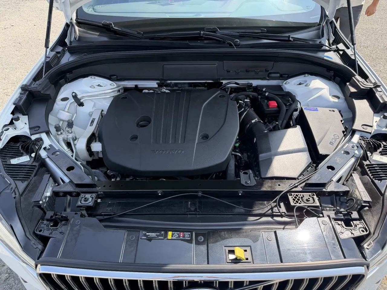 Volvo 2025 XC60 48V 2.0T B5 4-wheel-drive Zhiyi Deluxe Edition Automatic Gear 6