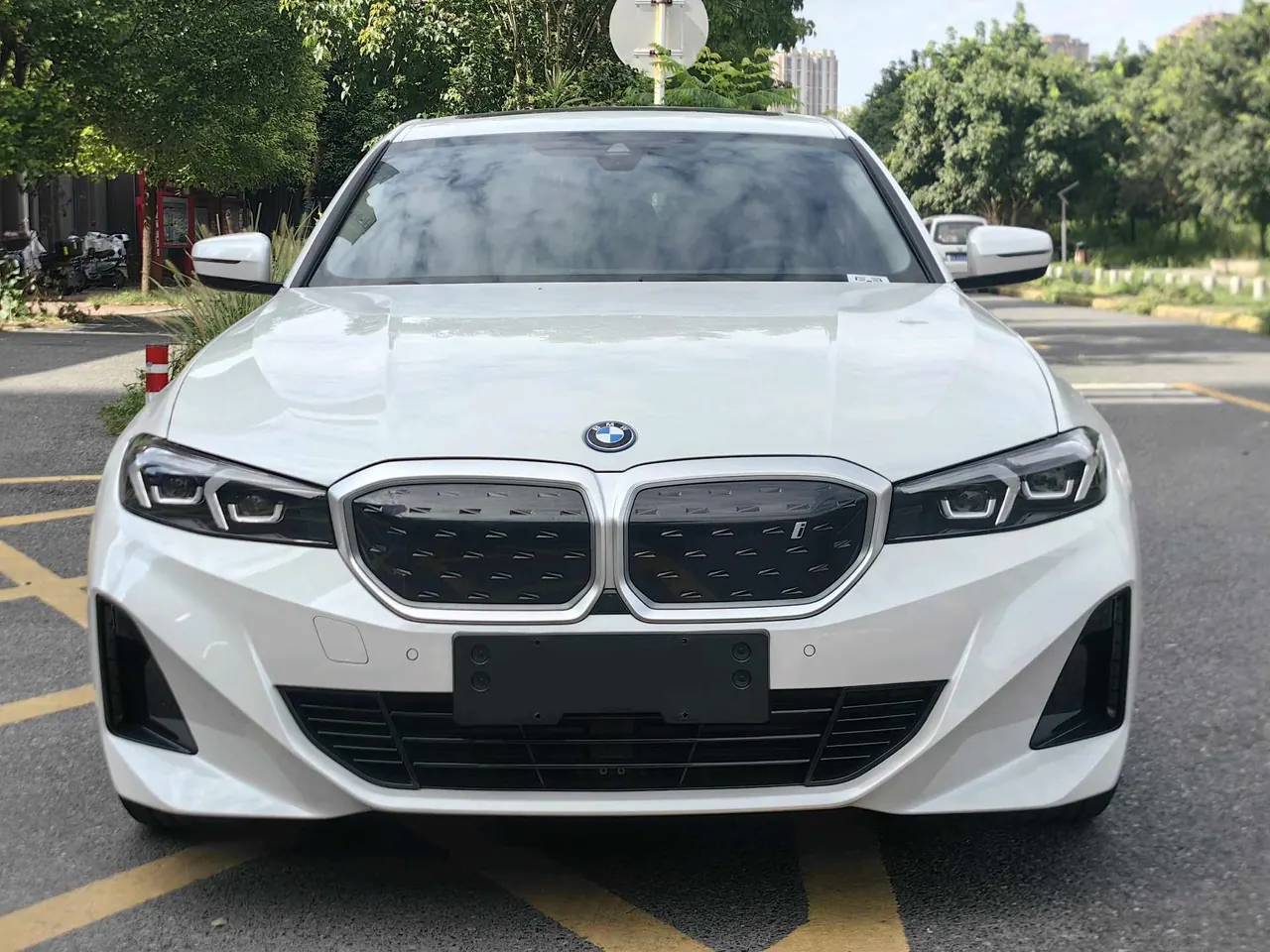 BMW 2024 i3 eDrive 35 L automatic gear 2